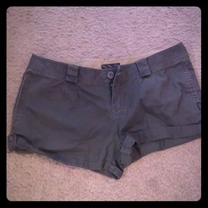 VANS cargo shorts with belt